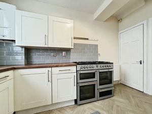 Kitchen- click for photo gallery